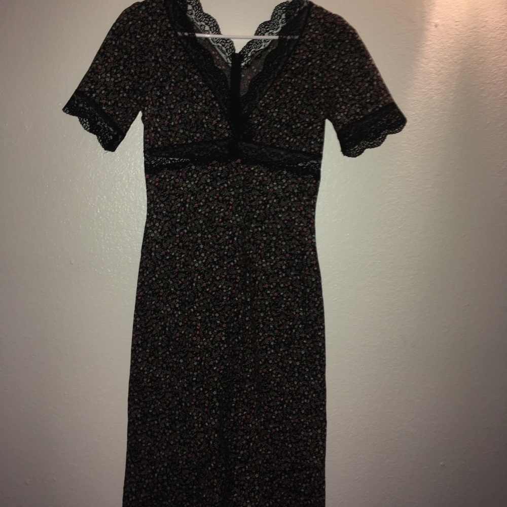 Mid length dress with lace and floral pattern